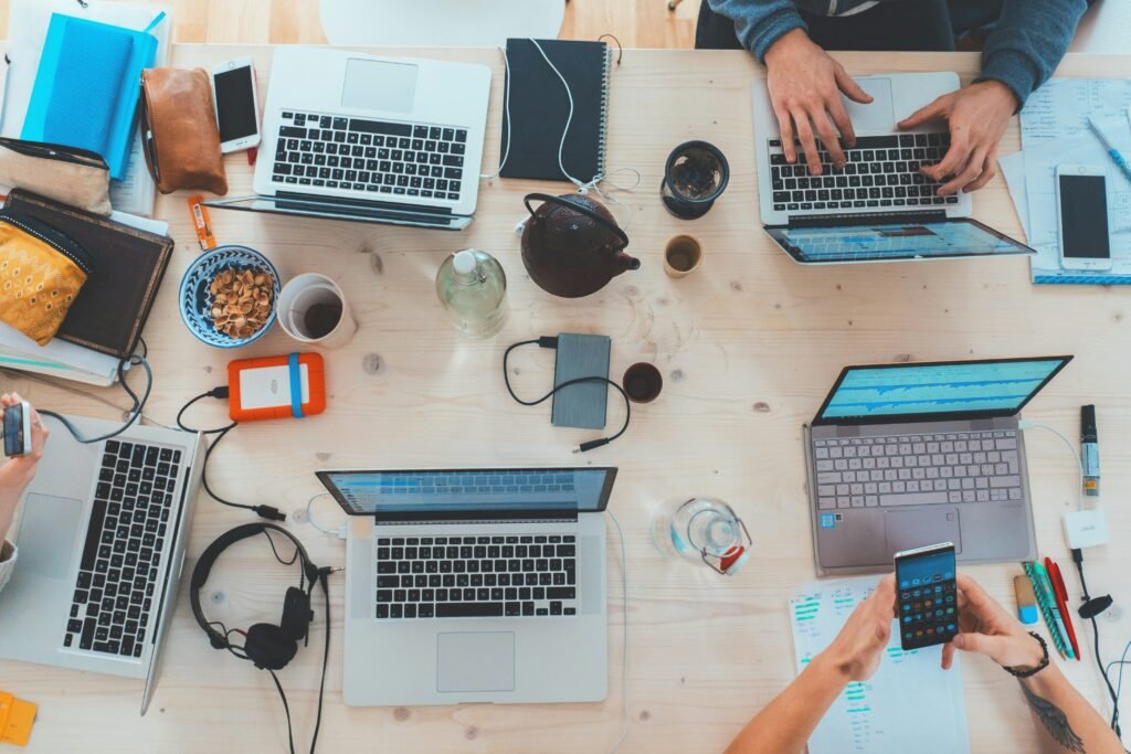 Pourquoi un site web ne se met pas à jour automatiquement et quels risques cela comporte