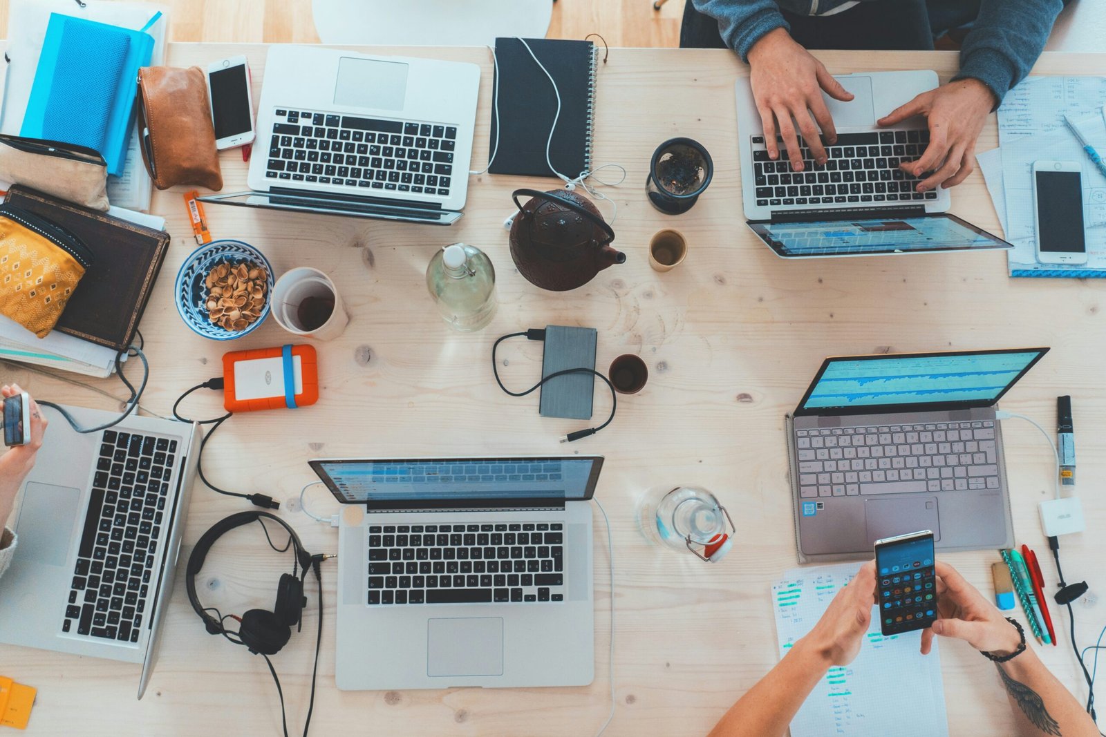 Pourquoi un site web ne se met pas à jour automatiquement et quels risques cela comporte